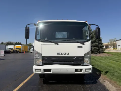 More photos of 2020 Isuzu NPR HD 18ft Flatbed with Lift Gate at Signature Truck Center, IL