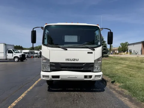 More photos of 2020 Isuzu NPR HD 18ft Flatbed with Lift Gate at Signature Truck Center, IL
