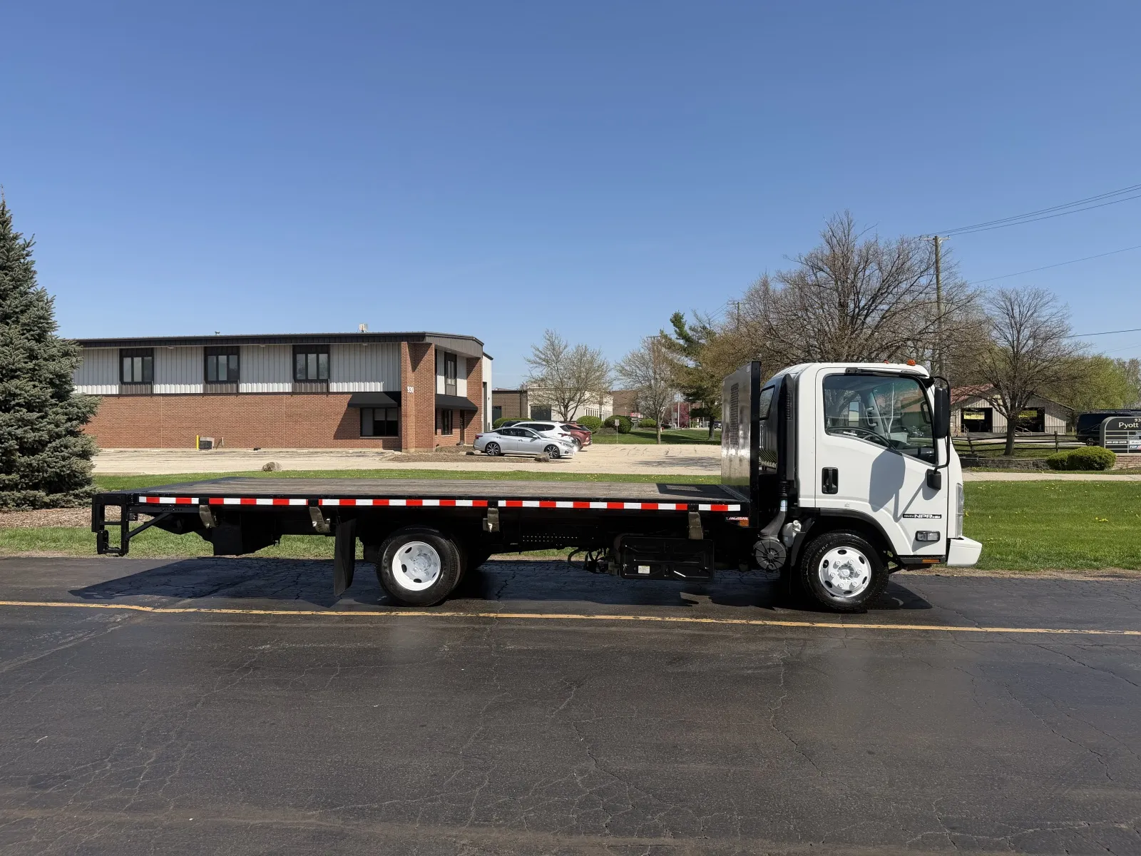 2020 Isuzu NPR-HD's photo