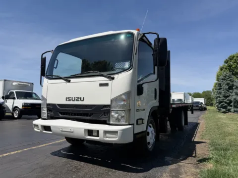 More photos of 2020 Isuzu NPR HD 18ft Flatbed with Lift Gate at Signature Truck Center, IL