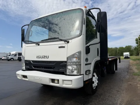 More photos of 2020 Isuzu NPR HD 18ft Flatbed with Lift Gate at Signature Truck Center, IL