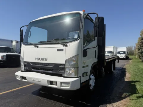 More photos of 2020 Isuzu NPR HD 18ft Flatbed with Lift Gate at Signature Truck Center, IL