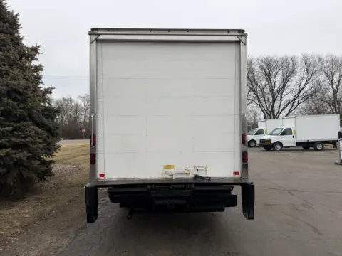 More photos of 2019 Isuzu NPR 16ft Box Truck with Lift Gate at Signature Truck Center, IL
