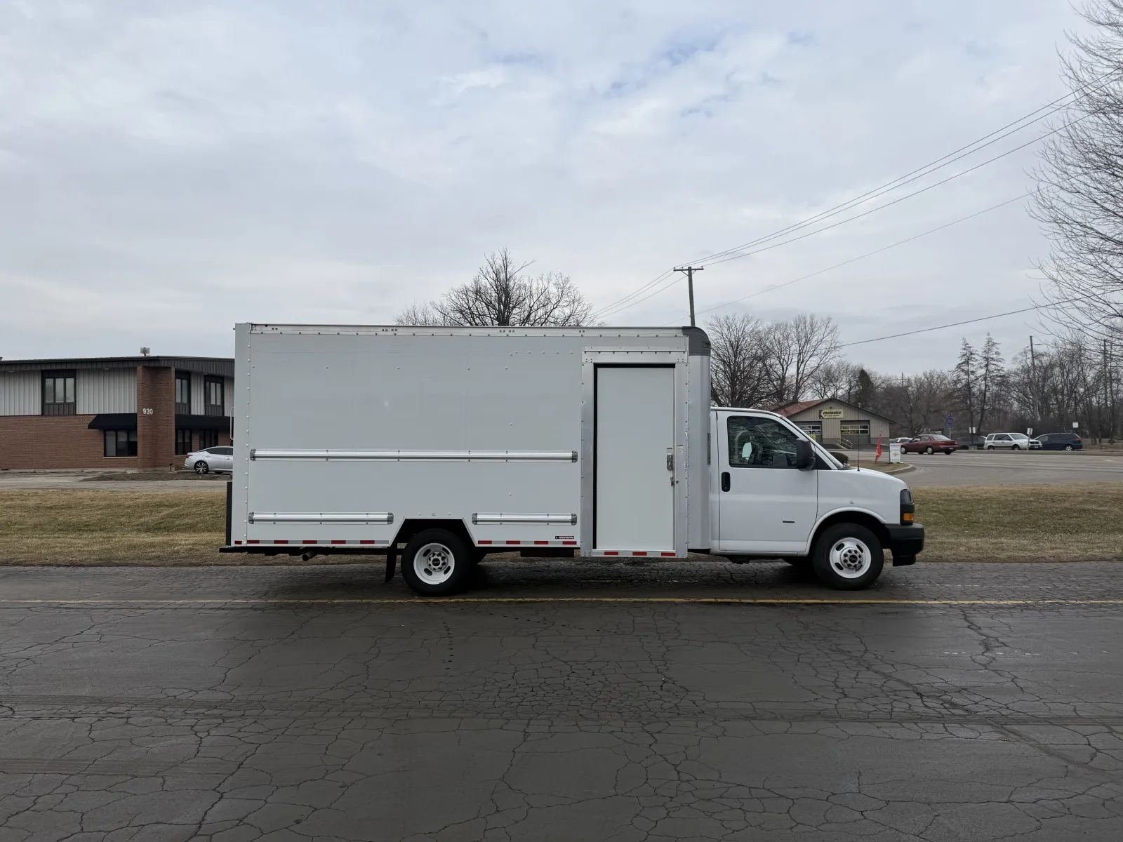 White 2022 GMC 3500 16ft Box Truck for sale in Crystal Lake, IL