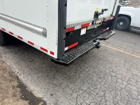 More photos of 2022 GMC 3500 16ft Box Truck at Signature Truck Center, IL