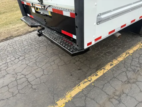 More photos of 2022 GMC 3500 16ft Box Truck at Signature Truck Center, IL