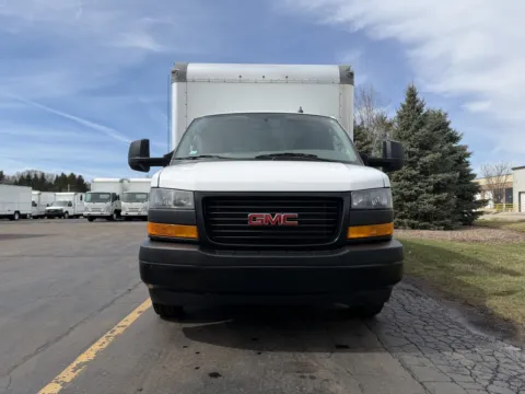 More photos of 2022 GMC 3500 16ft Box Truck at Signature Truck Center, IL