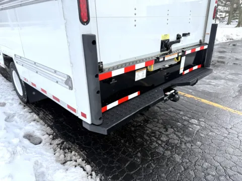 More photos of 2022 GMC 3500 16ft Box Truck at Signature Truck Center, IL