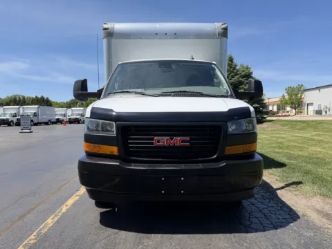 More photos of 2022 GMC 3500 16ft Box Truck at Signature Truck Center, IL