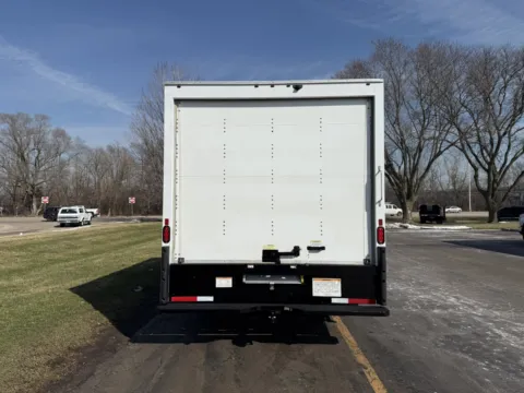 More photos of 2022 GMC 3500 16ft Box Truck at Signature Truck Center, IL