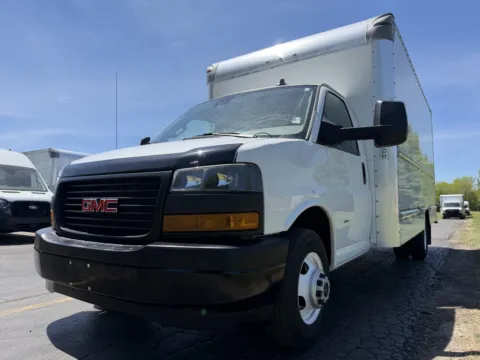 More photos of 2022 GMC 3500 16ft Box Truck at Signature Truck Center, IL