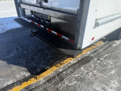 More photos of 2022 GMC 3500 16ft Box Truck at Signature Truck Center, IL