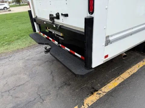 More photos of 2022 GMC 3500 16ft Box Truck at Signature Truck Center, IL