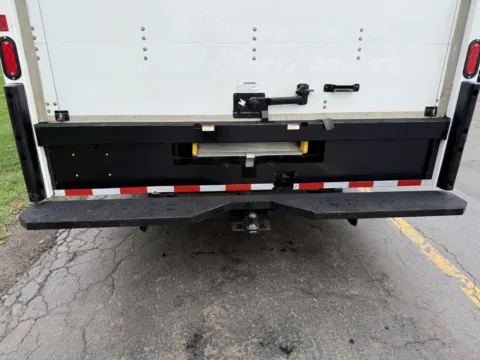 More photos of 2022 GMC 3500 16ft Box Truck at Signature Truck Center, IL