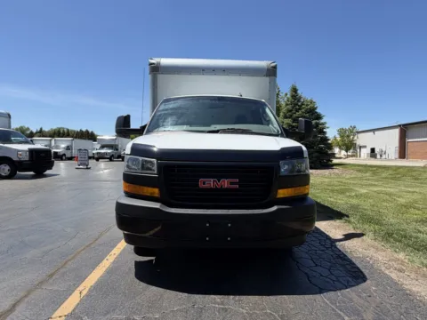 More photos of 2022 GMC 3500 16ft Box Truck at Signature Truck Center, IL