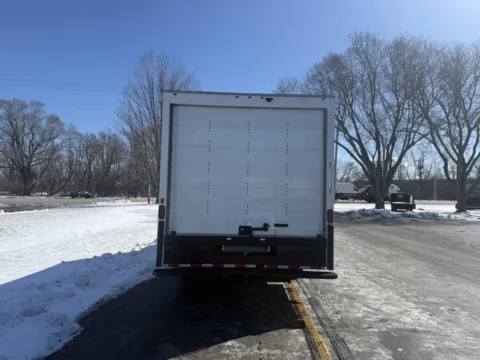 More photos of 2022 GMC 3500 16ft Box Truck at Signature Truck Center, IL