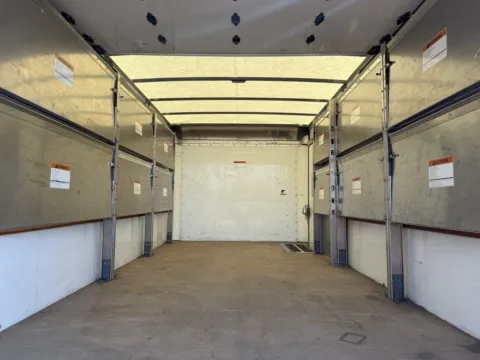 More photos of 2022 GMC 3500 16ft Box Truck at Signature Truck Center, IL