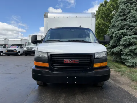 More photos of 2022 GMC 3500 16ft Box Truck at Signature Truck Center, IL