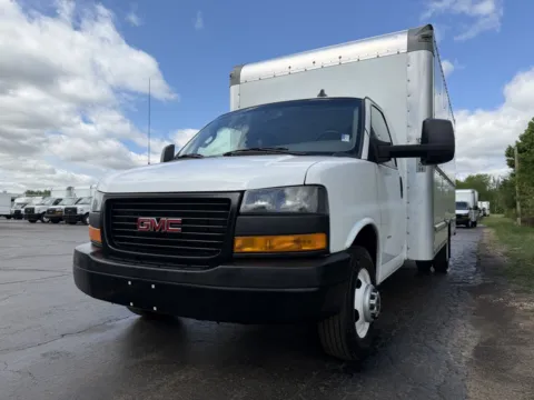 More photos of 2022 GMC 3500 16ft Box Truck at Signature Truck Center, IL