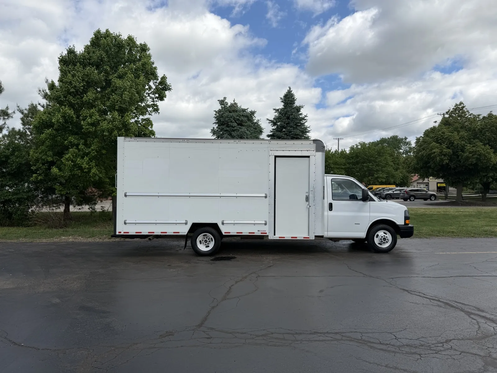 White 2022 GMC 3500 16ft Box Truck for sale in Crystal Lake, IL