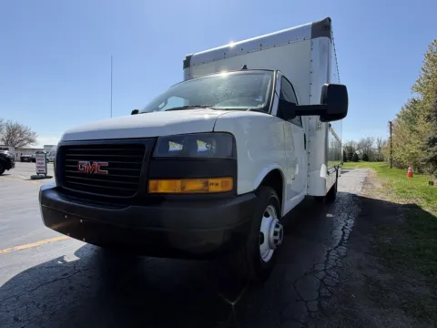 More photos of 2022 GMC 3500 16ft Box Truck at Signature Truck Center, IL