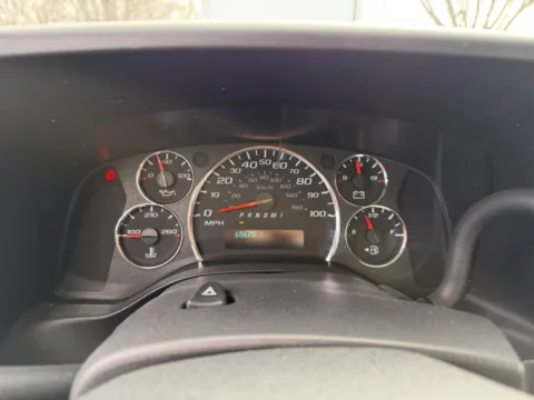 More photos of 2022 GMC 3500 16ft Box Truck at Signature Truck Center, IL