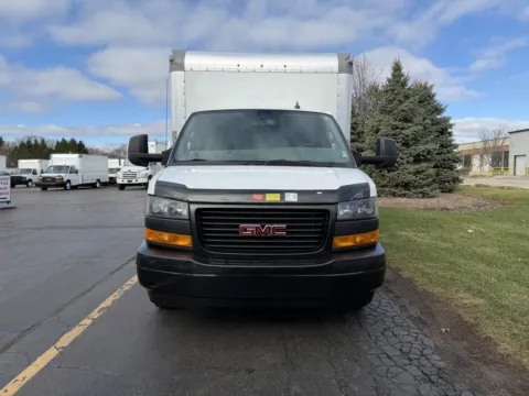 More photos of 2022 GMC 3500 16ft Box Truck at Signature Truck Center, IL