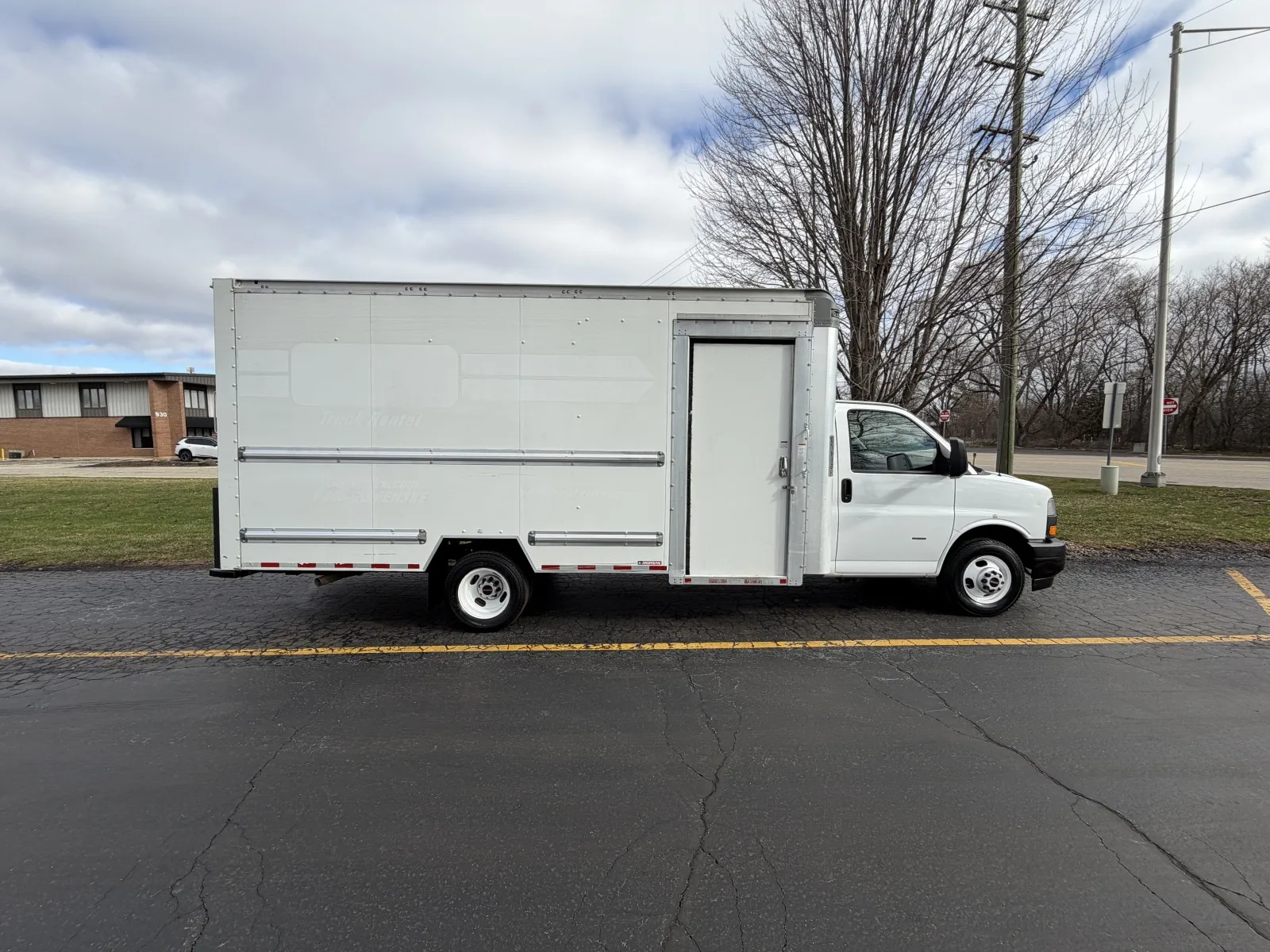 White 2022 GMC 3500 16ft Box Truck for sale in Crystal Lake, IL
