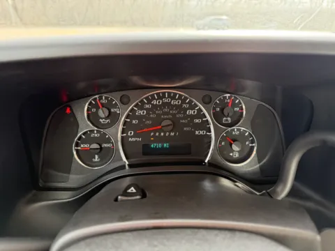 More photos of 2022 GMC 3500 16ft Box Truck at Signature Truck Center, IL