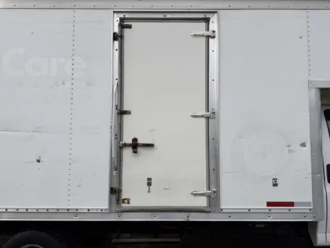 More photos of 2018 Chevrolet 4500 14ft Box Truck at Signature Truck Center, IL