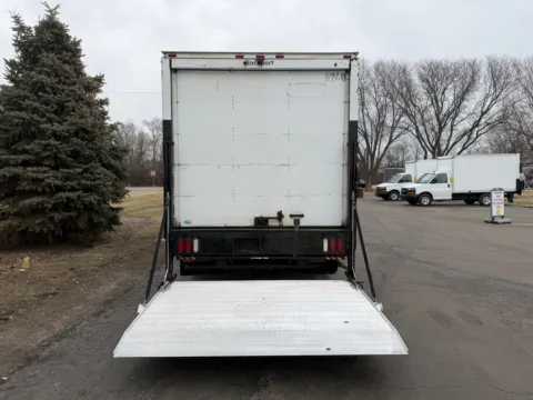 More photos of 2018 Chevrolet 4500 16ft Box Truck with Lift Gate at Signature Truck Center, IL