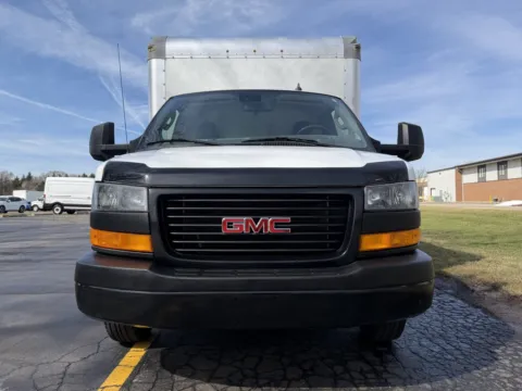 More photos of 2021 GMC 3500 16ft Box Truck at Signature Truck Center, IL