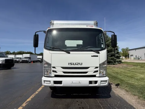 More photos of 2020 Isuzu NPR 14ft Box Truck with Loading Ramp at Signature Truck Center, IL