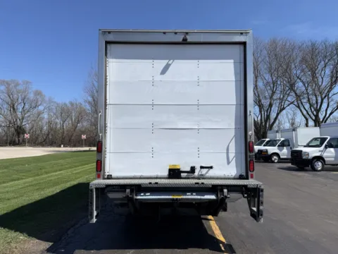 More photos of 2018 Isuzu NPR 16ft Box Truck with Lift Gate at Signature Truck Center, IL