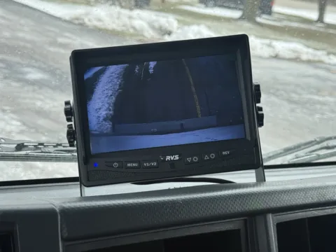 More photos of 2018 Isuzu NPR 16ft Box Truck with Lift Gate at Signature Truck Center, IL