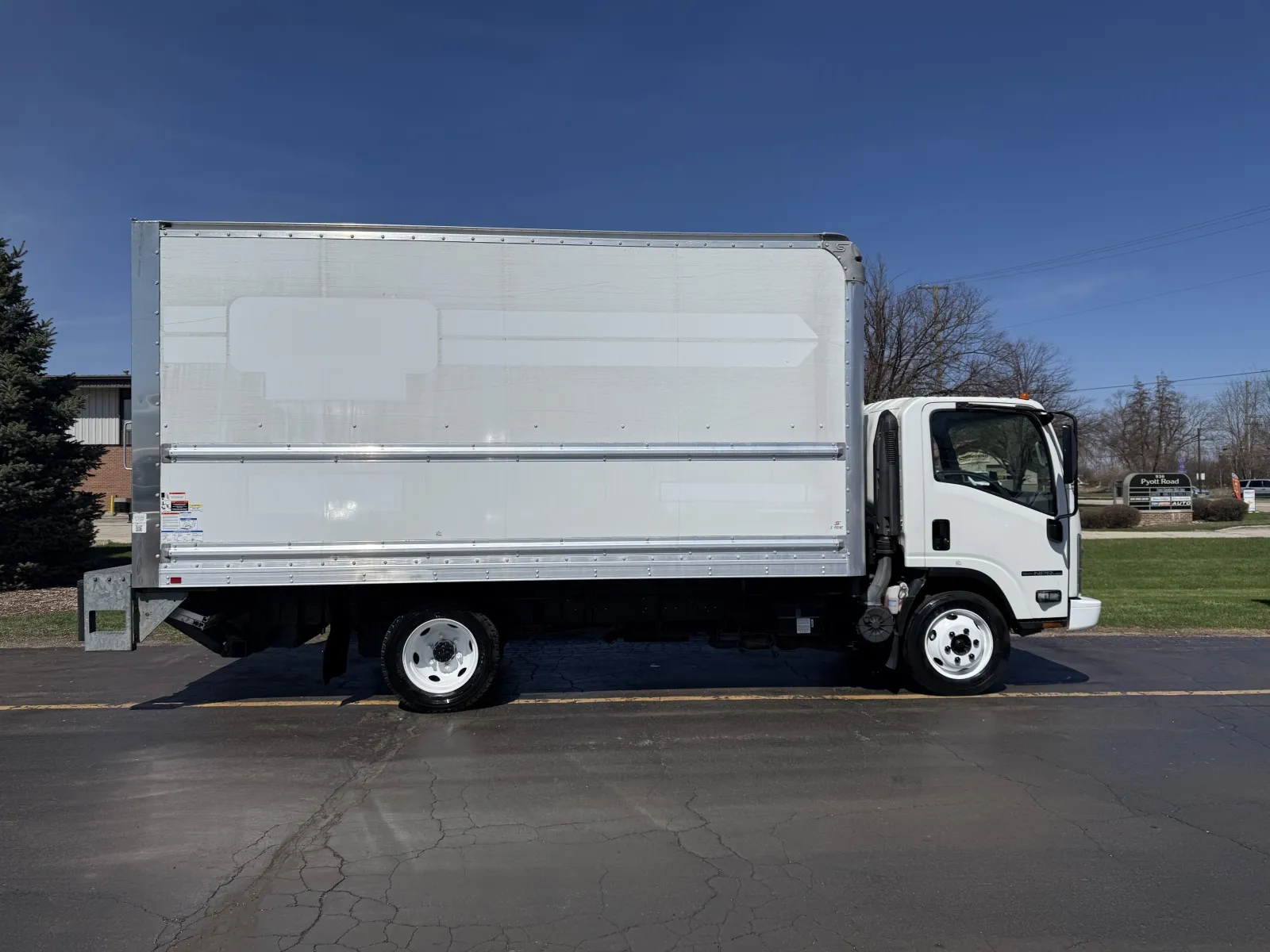 White 2018 Isuzu NPR 16ft Box Truck with Lift Gate for sale in Crystal Lake, IL