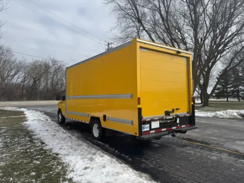 More photos of 2022 Ford E-350 16ft Box Truck at Signature Truck Center, IL