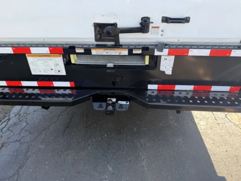 More photos of 2022 Ford E-350 16ft Box Truck at Signature Truck Center, IL