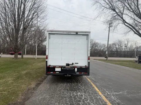 More photos of 2022 Ford E-350 16ft Box Truck at Signature Truck Center, IL