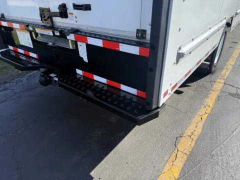 More photos of 2022 Ford E-350 16ft Box Truck at Signature Truck Center, IL