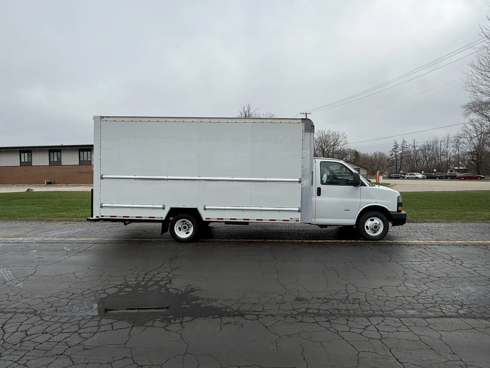 2021 GMC 3500 16ft Box Truck