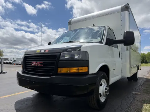 More photos of 2021 GMC 3500 16ft Box Truck at Signature Truck Center, IL