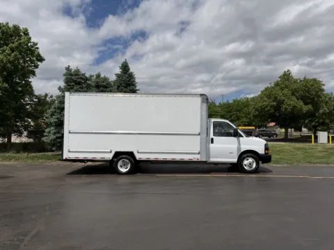 White 2021 GMC 3500 16ft Box Truck for sale in Crystal Lake, IL