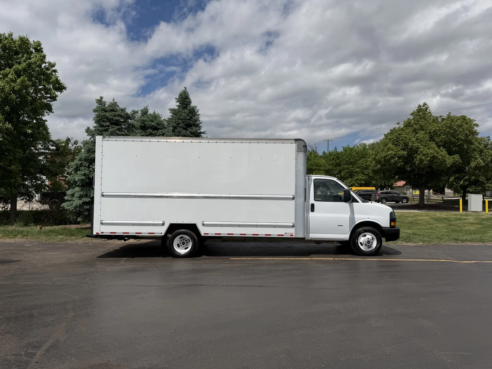 2021 GMC Savana 3500 177" WB's photo