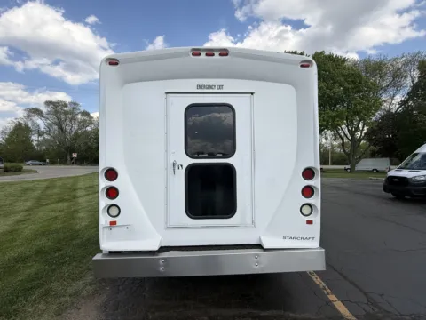 More photos of 2016 Ford E-350 Shuttle Bus at Signature Truck Center, IL