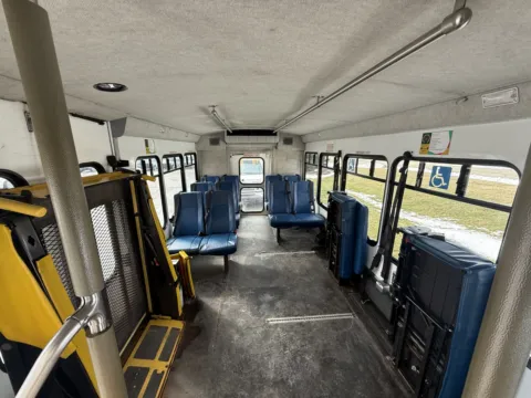 More photos of 2016 Ford E-350 Shuttle Bus at Signature Truck Center, IL