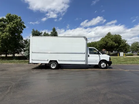 White 2021 GMC 3500 16ft Box Truck for sale in Crystal Lake, IL