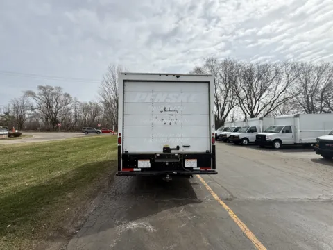 More photos of 2021 GMC 3500 16ft Box Truck at Signature Truck Center, IL