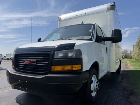 More photos of 2021 GMC 3500 16ft Box Truck at Signature Truck Center, IL