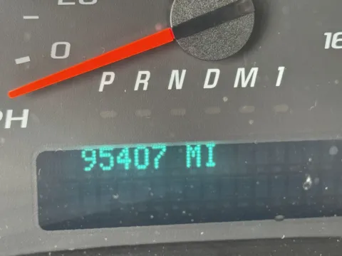 More photos of 2021 GMC 3500 16ft Box Truck at Signature Truck Center, IL